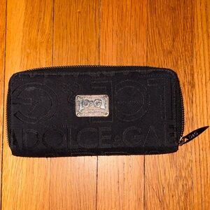 Dolce & Gabbana Textured Black Zip Wallet